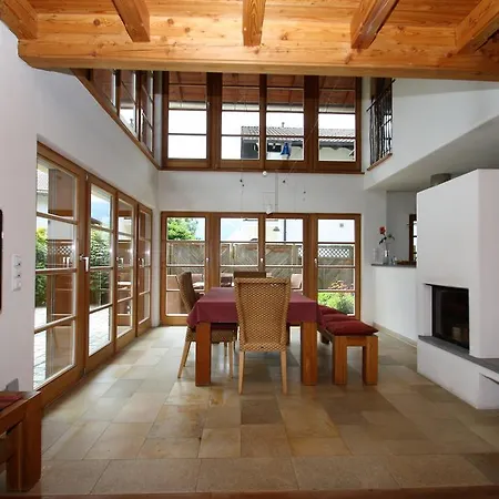 Ferienhaus Am Katzenbach * גרמיש-פרטנקירכן